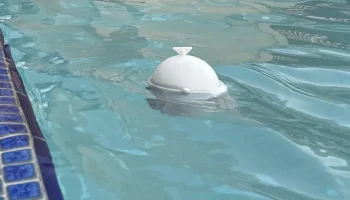 Chlorine tablet pool bobber