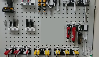 Компактные специальные держатели ручного инструмента на п...