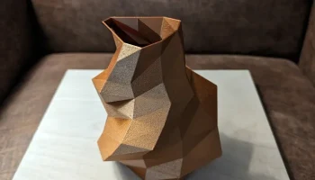 Асимметричная, низкополигональная, скрученная ваза 1