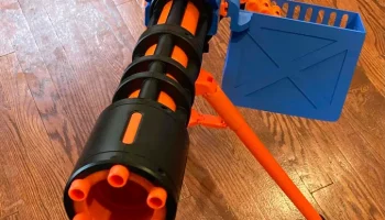 Зажим Zuru Xshot Insanity Rail и банка с боеприпасами......