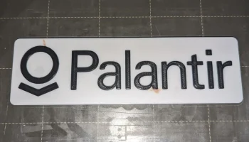Магнит на холодильник с логотипом Palantir......
