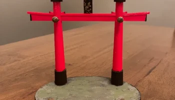 Выставка блюд с отбивной Torii Gate и соусом 1
