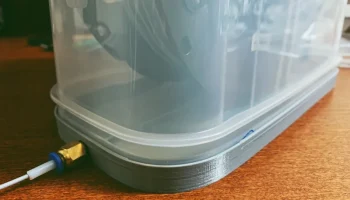 Подставка для катушек с нитью для контейнера Rubbermaid..... 1