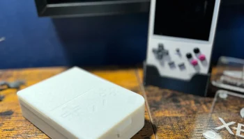 Комбинированный корпус RG35XX Plus/подставка для дисплея 2
