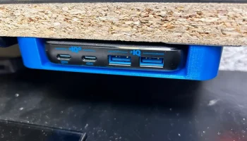 Тонкое зарядное устройство Anker PowerPort Atom III с маг... Тонкое зарядное устройство Anker PowerPort Atom III с маг...
