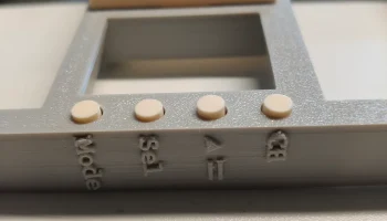 Передняя панель тестера BT4-4CHN (18650/21700) 1