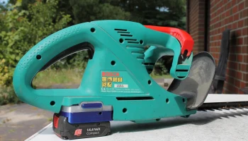 Старый аккумуляторный блок Bosch 14,4 В на выдвижной акк...