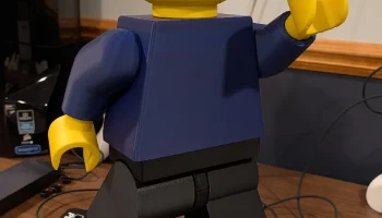 Brick Megafigure (масштаб 10:1) REMIX состоит всего из 4 ...