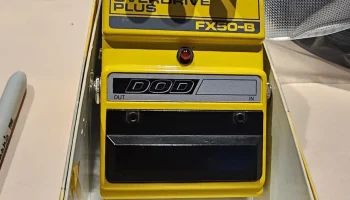 Сменная крышка батарейного отсека DOD FX50-B Overdrive Plus 1