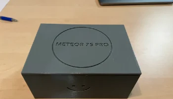 Чехол Meteor 75 pro O4 с подставкой для аккумуляторов