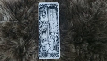 Уютная зимняя закладка для чтения у камина