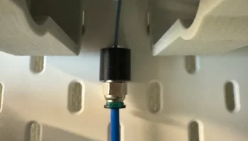 Держатель IKEA SK&Aring;DIS из ПТФЭ с поворотным замком