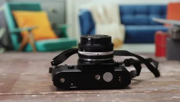 Замена крышки аккумуляторной батареи камеры Nikon EM 1