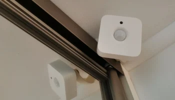 Поворотный держатель датчика движения Philips Hue (с допо...