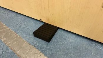 Базовый дверной стопор 2