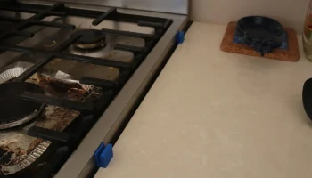 Кронштейны для защиты от брызг масла на плите 4