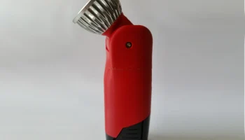 Переносная лампа Milwaukee M12 с регулируемым углом головы