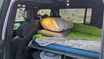Спальная платформа Rivian R1S 8