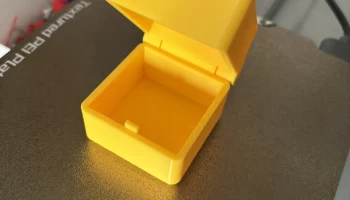 Коробка 50X50X50 мм с петлей и замком-клипсой