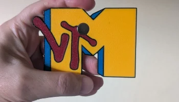 Магнит с логотипом MTV 1