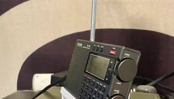 Стойка для коротковолнового радио Tecsun PL-330, угловая