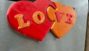 Магнит на холодильник с сердечками-пазлами...... 2