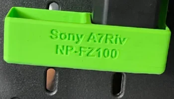 Держатель аккумулятора Sony A7Riv для Skadis