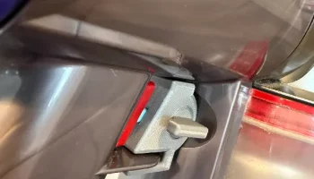Блокировка триггера Dyson V8 1