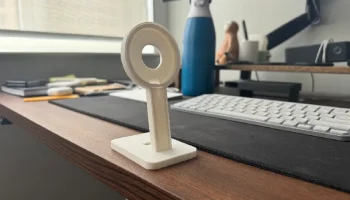 Простая и современная подставка для зарядки MagSafe......... 2