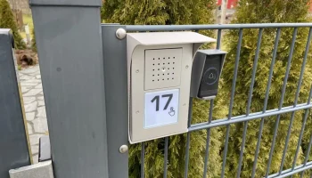 Дождевик дверной станции Gira 1