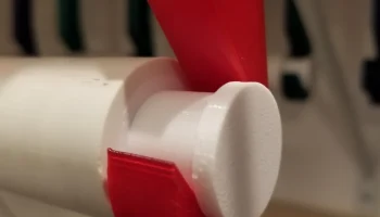 Держатель катушки с нитью для полок из проволочной сетки 8