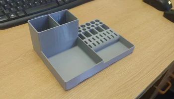 Настольный органайзер с аккумулятором и разъемами USB