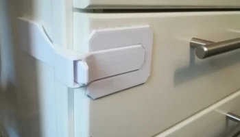 Детский замок для ящиков