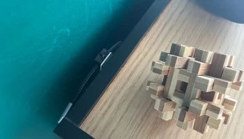 Держатель ТВ-кабеля USB-C/HDMI 2