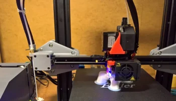 Ender 3, перемещение нижней части устройства подачи нити... 2