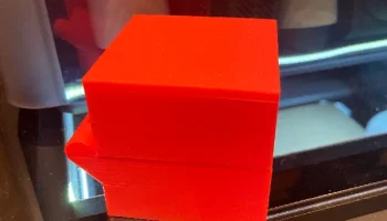 Коробка 50X50X50 мм с петлей и замком-клипсой 2