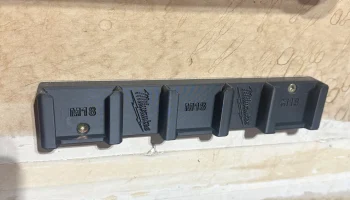 Держатель батареи Milwaukee M18 (совместим с высокой вых... 1