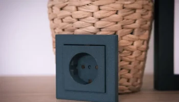 Розетка Gira System 55 (розетка) (тип ЕС) Розетка Gira System 55 (розетка) (тип ЕС)