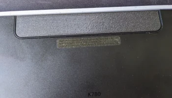 Универсальная клавиатура Logitech K780 - крышка аккумуля... 2