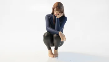 Фигурка "Красивая девушка на корточках" Женская 3D-печать