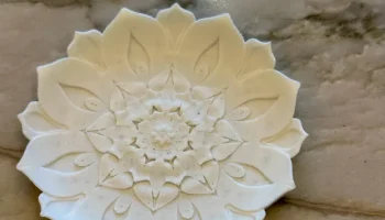 Простая тарелка для украшений Elegant Flower, в которую м...