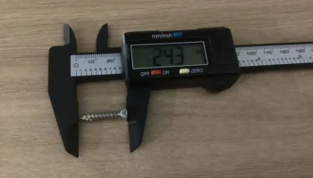 Универсальный держатель кабеля с винтами 4