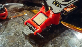 Крепление для антенны AtomRC Hurricane5...... 1