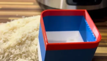 Автоматический мерный стакан для риса и воды.