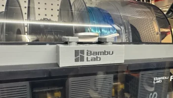 Замок подъемника крышки AMS с логотипом Bambu 1