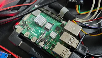 Магнитный держатель Raspberry Pi 3