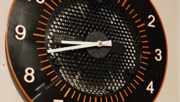 Настенные часы с использованием держателя нити Prusa Настенные часы с использованием держателя нити Prusa