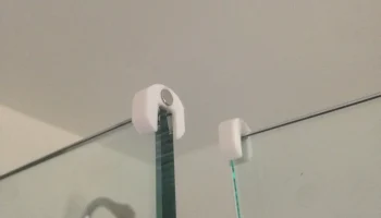 магнитные кронштейны для стеклянной душевой двери......