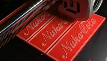 Магнит на холодильник с логотипом Nuka Cola......