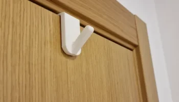 Дверная вешалка